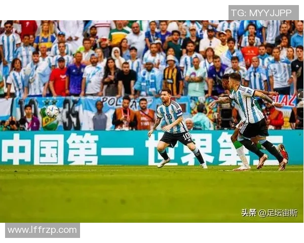 上海足球队在世界杯预选赛中以54分稳居积分榜首位